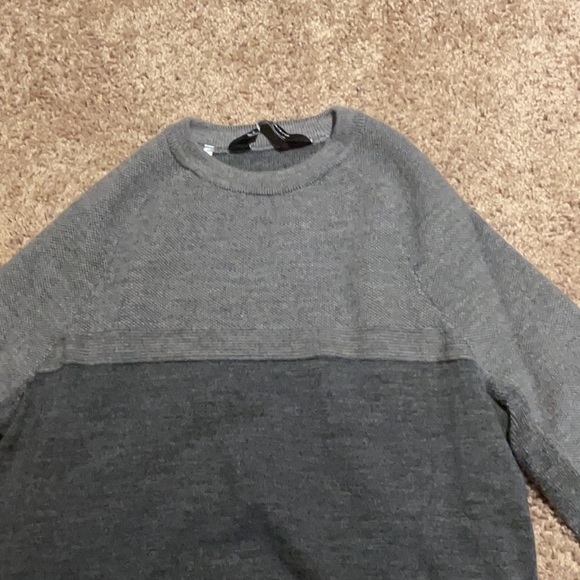 5 ⭐️ Under Armour Sweater - Picture 2 of 10